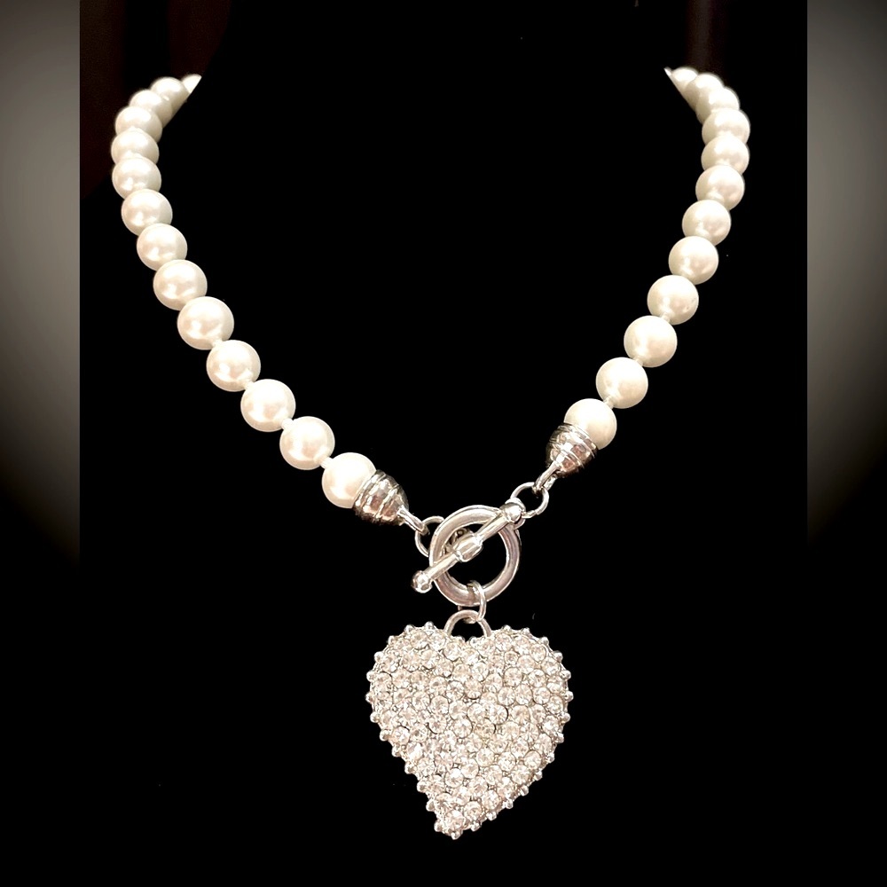 Rhinestone heart toggle necklace​​​